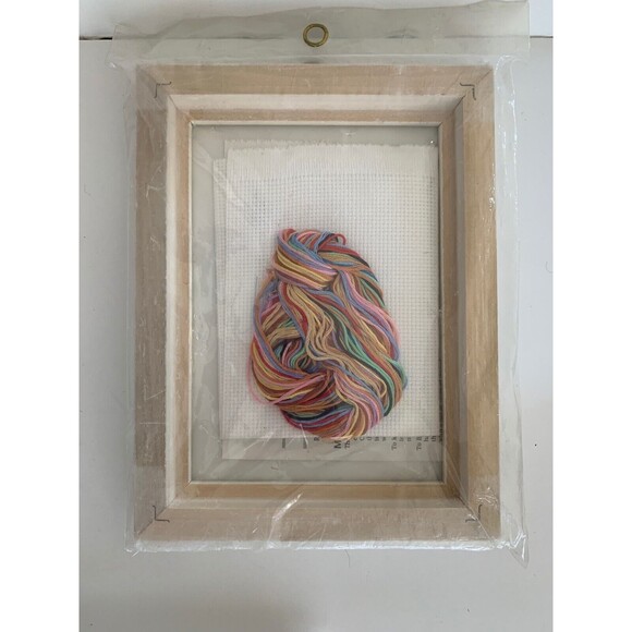 Lot of 8 assorted Craft kits Needle Point with frames, Stitchery Kits, Christmas - Picture 9 of 12